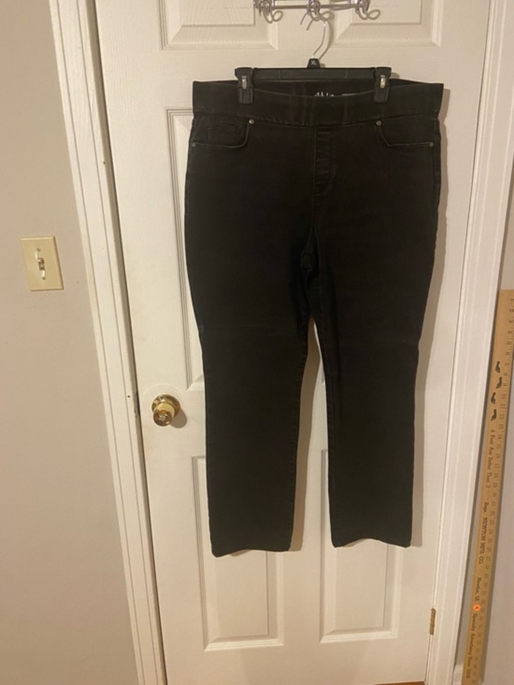 Style & Co. Women's Black Skinny Jeans small hole at waist in back see pics